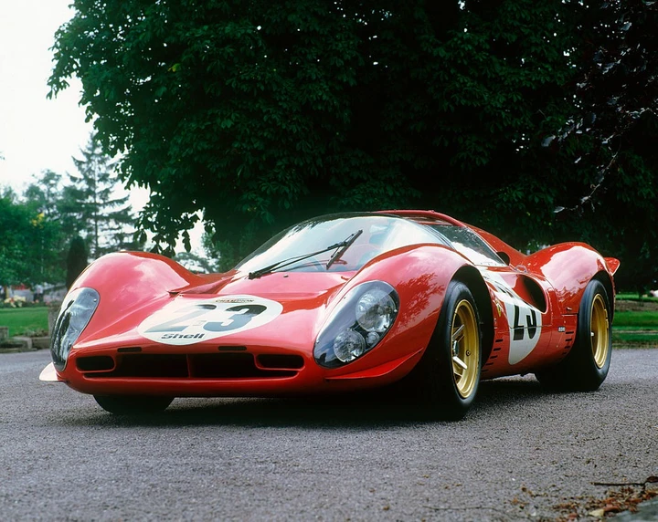 Ferrari 330 P4: l'auto da corsa più bella è del 1967
