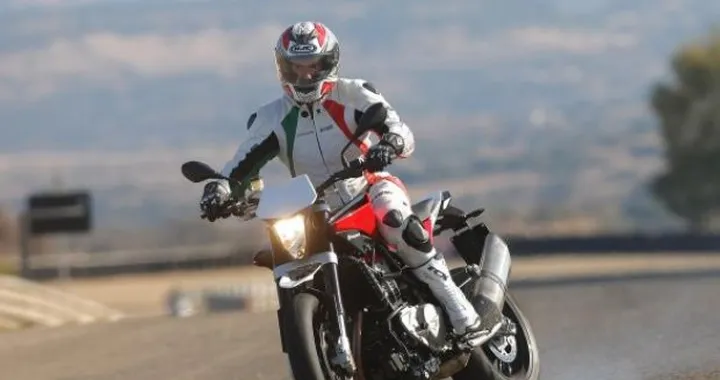 Husqvarna Nuda 900 e 900R: il Test di Motoblog