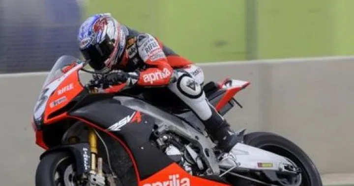 WSBK a Losail: Biaggi terzo, Nakano sesto, la RSV4 c'è