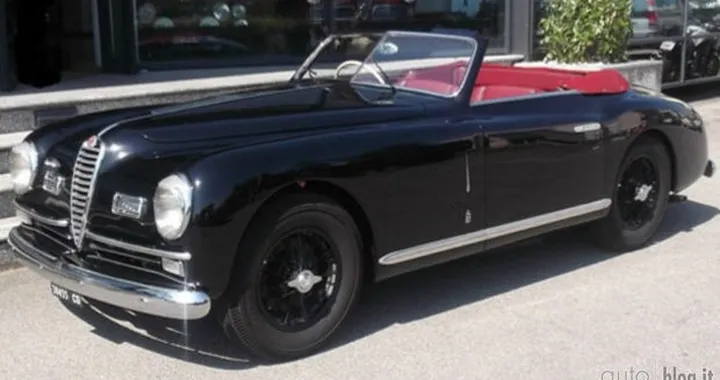 Un'Alfa Romeo 6C 2500 SS Cabriolet è in vendita a 700 mila euro