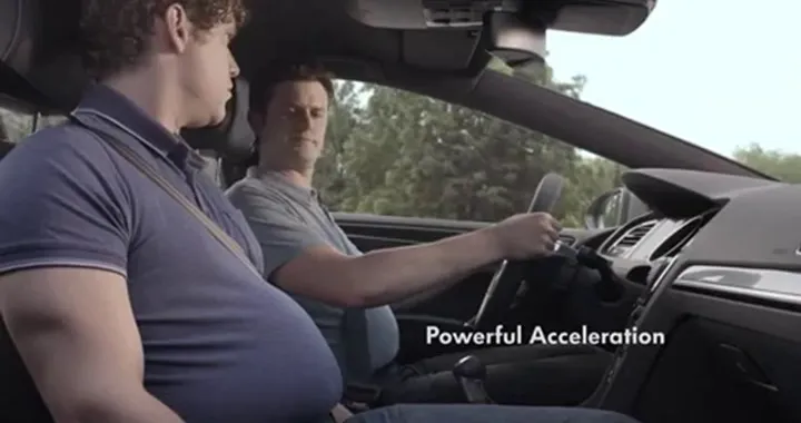 Volkswagen Golf GTD effetto accelerazione sulla pancia