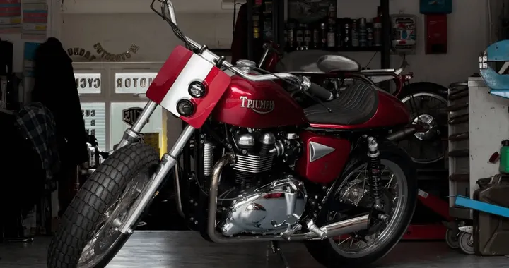 Triumph Bonneville "T100 Tracker" by Foundry Motorcycle