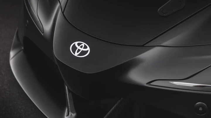 Toyota ha appena presentato la sua supercar: ecco la Supra V8