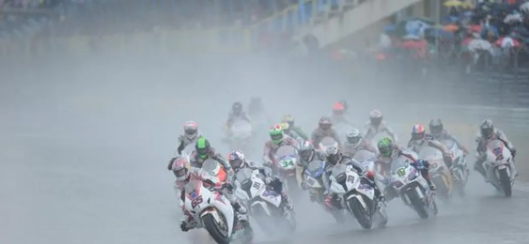 Assen, pagelle. Guintoli e Rea 
