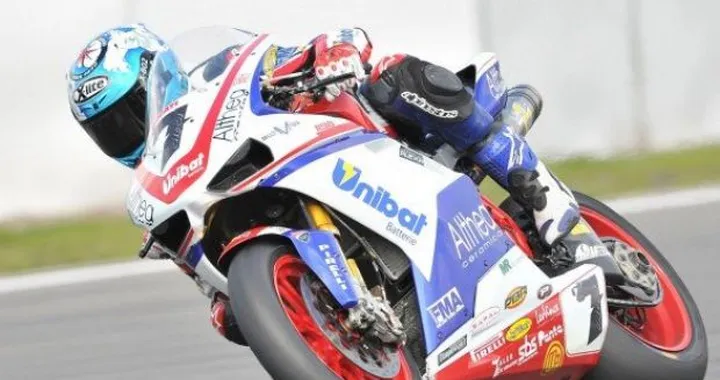 WSBK: FP1 di Imola al team Althea. Carlos Checa davanti a tutti seguito da Shakey Byrne