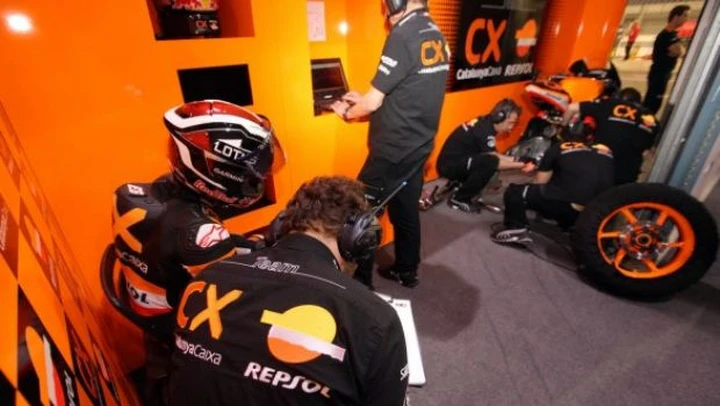 Moto2: Zarco primo sotto la pioggia nelle prime libere, Iannone secondo