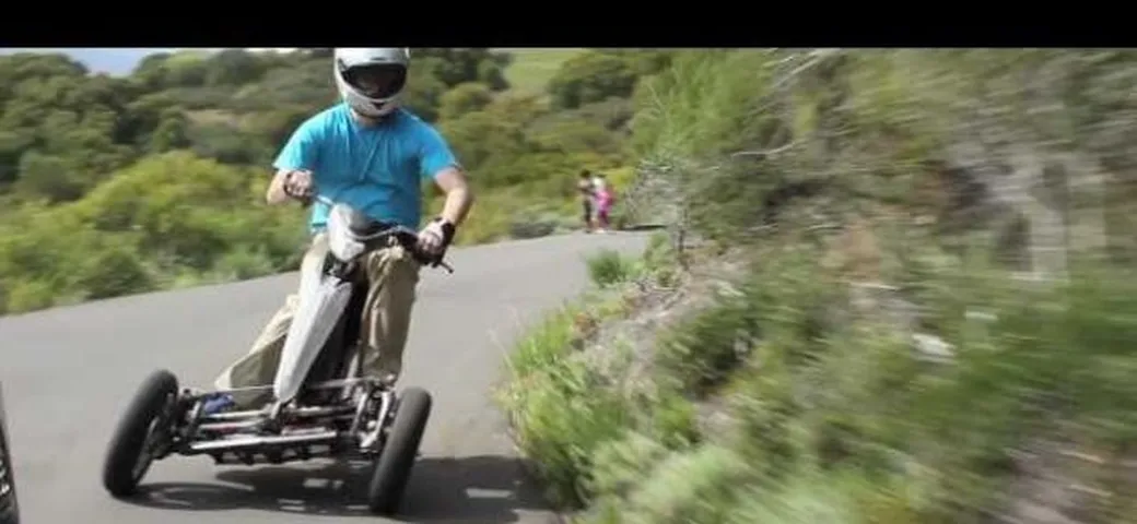 Sway Motorsports svela il prototipo del suo e-scooter a 3 ruote