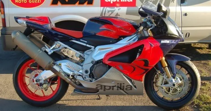 Aprilia RSV-1000 R 10° Anniversario