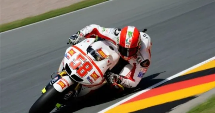 Simoncelli sulla terza Ducati ufficiale nel 2012?