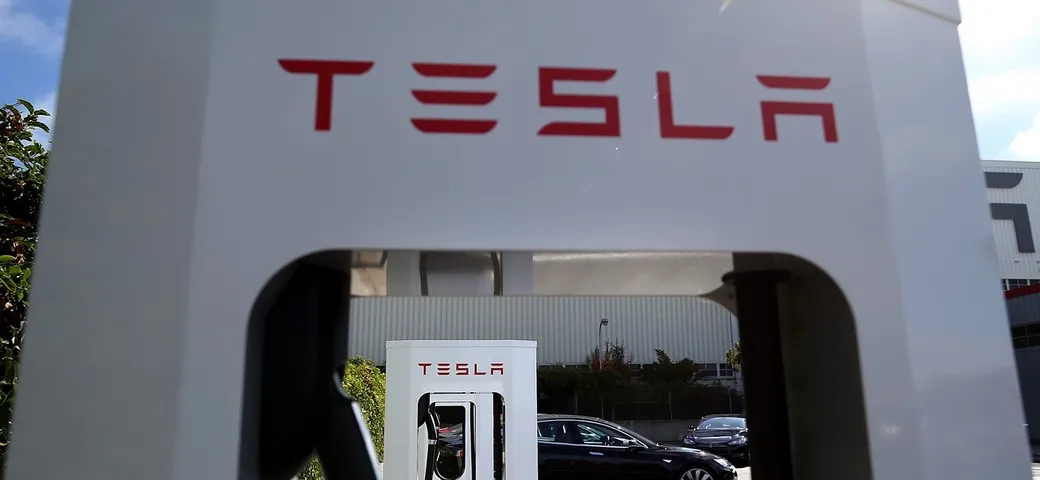 Auto elettriche: il nuovo Supercharger V3 di Tesla supporta 1.500 veicoli al giorno