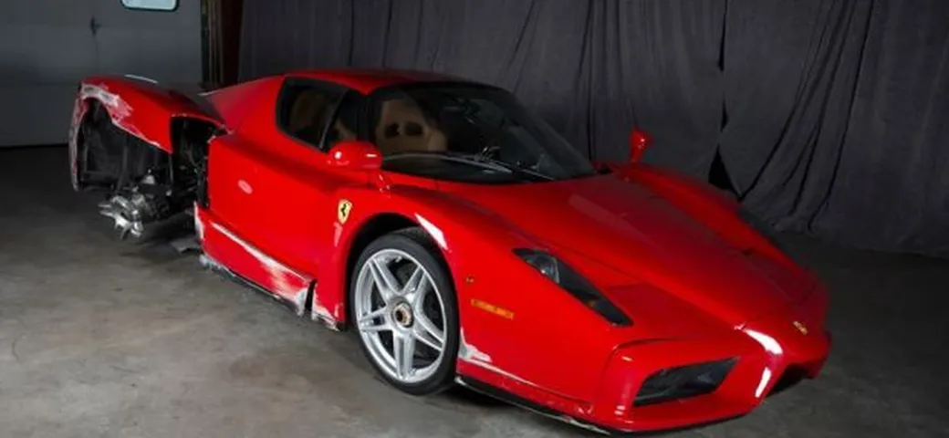 Va all'asta una Ferrari Enzo incidentata. E costa già 376.000 dollari