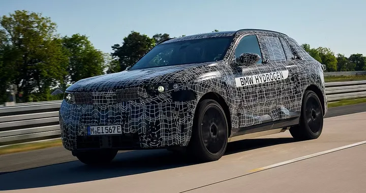 BMW iX5 60 xDrive, il nuovo riferimento BEV? Spuntano dati EPA su batteria record