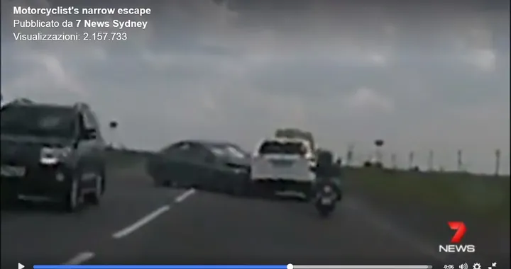 Incidente miracolosamente scampato in moto [Video]