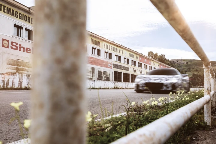 Maserati MC20: il prototipo sulle strade della Targa Florio