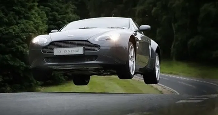 Aston Martin V8: in arrivo un tuning-kit dalla Prodrive?