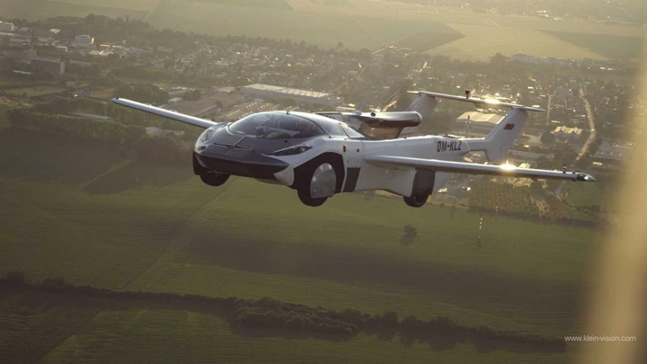 L'auto volante sempre più vicina: ottiene l’ok definitivo per volare in Slovacchia