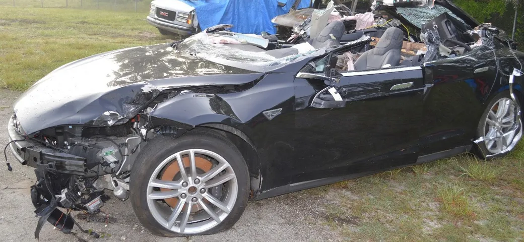 Tesla Autopilot parzialmente responsabile dell'incidente mortale in USA