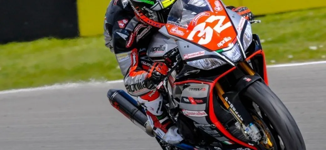Superstock 1000 Assen 2015: Savadori si impone su De Rosa