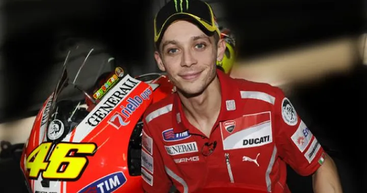 Ducati Monster 696 autografata da Valentino Rossi all'asta per Telethon