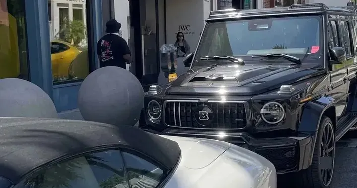 Avvistamento da sogno, tutte insieme Bodo Cabriolet, 900 G-Wagon e Ferrari Purosangue