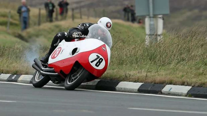 Classic TT: Michael Dunlop sulla Gilera 500 Quattro Cilindri [Video]