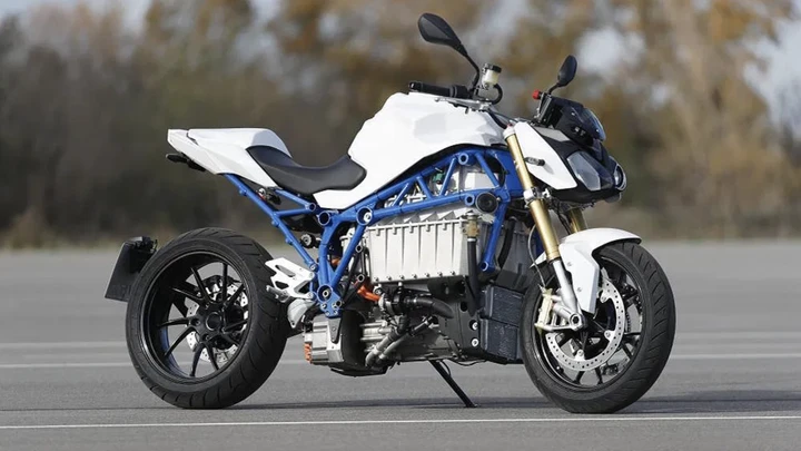 BMW E-Power Roadster: ecco la prima moto elettrica della casa bavarese