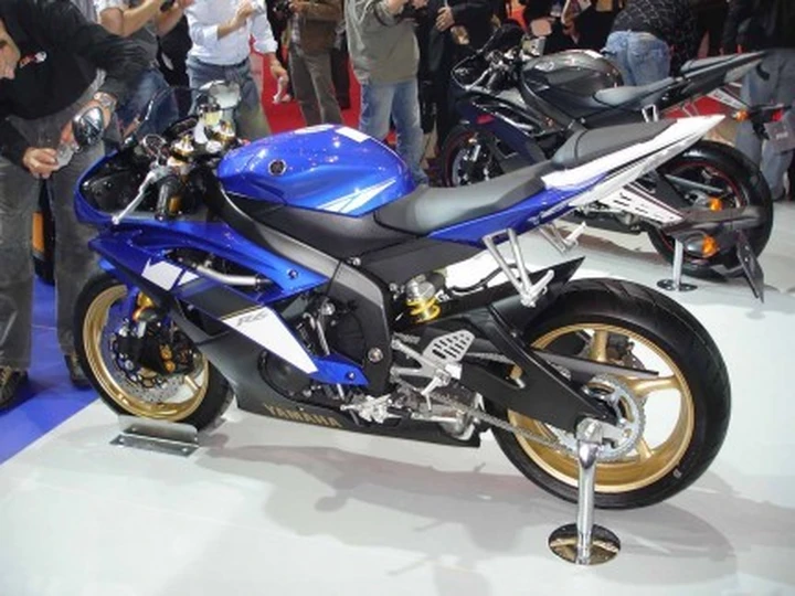 Salone di Parigi: Yamaha R6 2008 con video