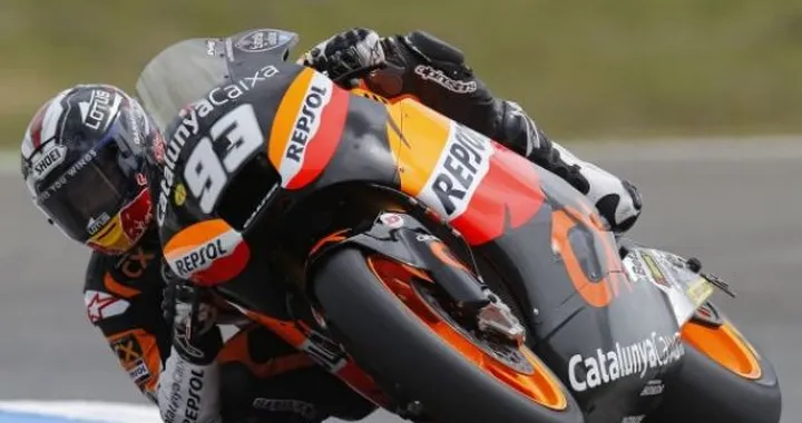 Moto2, Le Mans: Marquez cala il "tris" di pole position. Iannone partirà 5°.