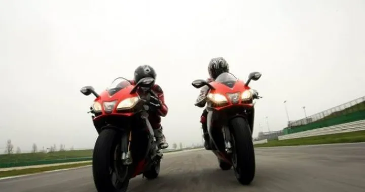 Motoblog Awards 2010: l'Aprilia RSV4 è la moto dell'anno secondo gli utenti di motoblog.it