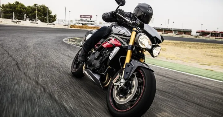 Triumph Street Triple 765: nuove foto spia