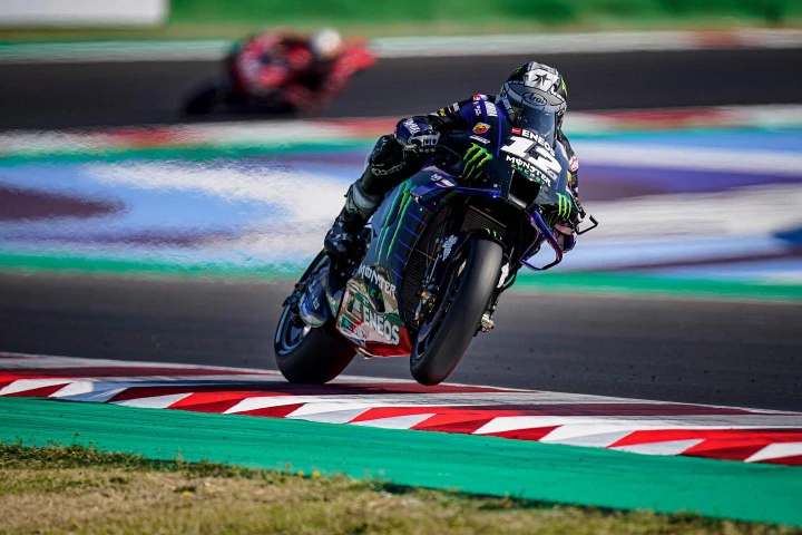 MotoGP Emilia Romagna 2020: Bagnaia cade, Vinales ne approfitta e vince