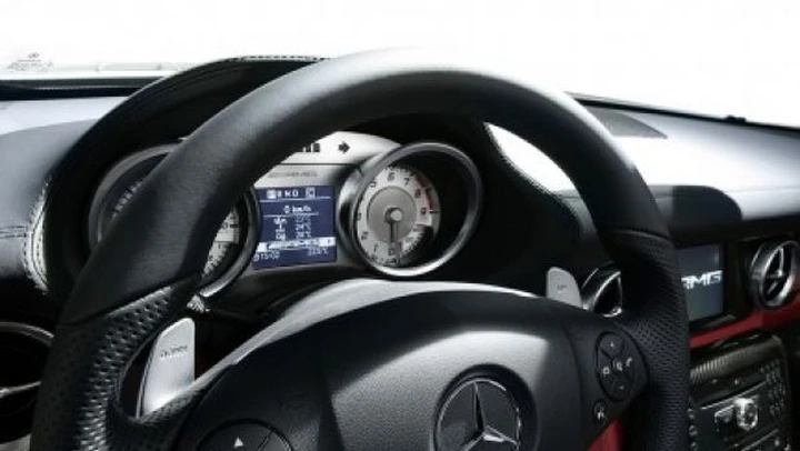 Mercedes: in futuro sempre più fibra di carbonio