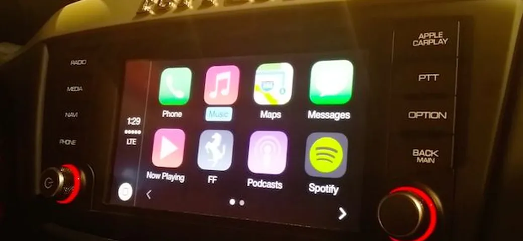 CarPlay Apple su Ferrari FF al Salone di Ginevra 2014 Live