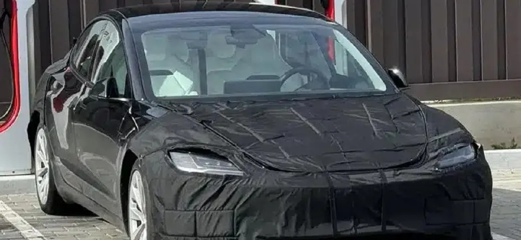 Tesla Model 3 Performance restyling: avvistato il prototipo [FOTO SPIA]