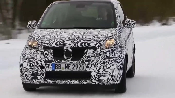 Nuova Smart 2015: test sul ghiaccio
