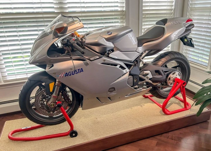 Un pezzo da museo: l'MV Agusta F4 750S EVO2 con 13 km in perfette condizioni