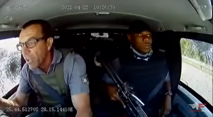 Il conducente di un blindato portavalori sfugge ad un attacco armato [Video]