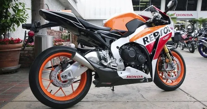 Uno scarico modello RC213-V per CBR1000RR [Video]
