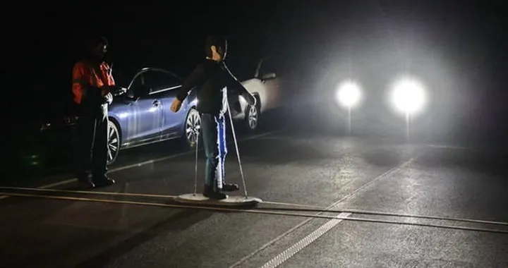 La frenata di emergenza automatica ha problemi al buio e in curva?
