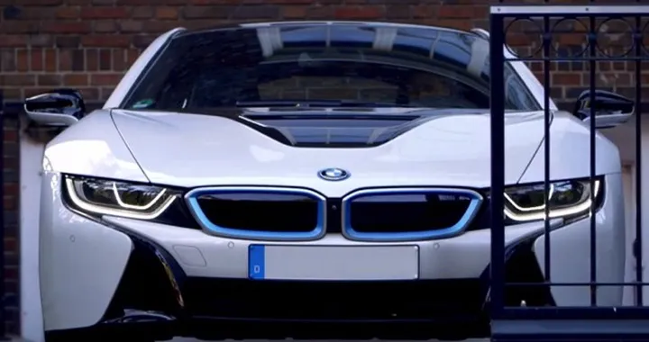 La storia del primo cliente di BMW i8