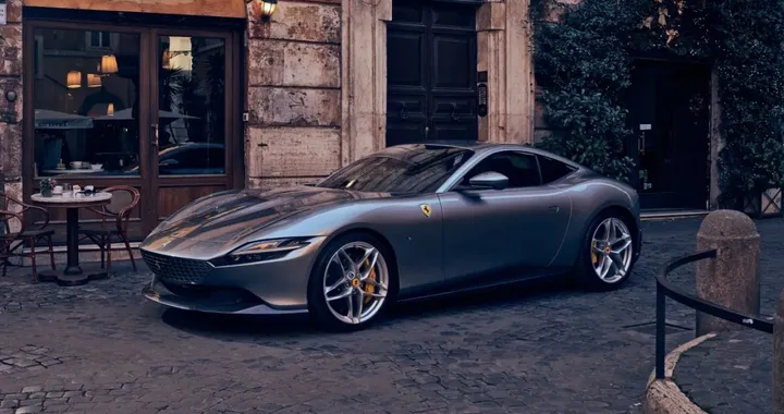 Sfreccia con la Ferrari fuori confine, multa da 124mila euro: paga subito