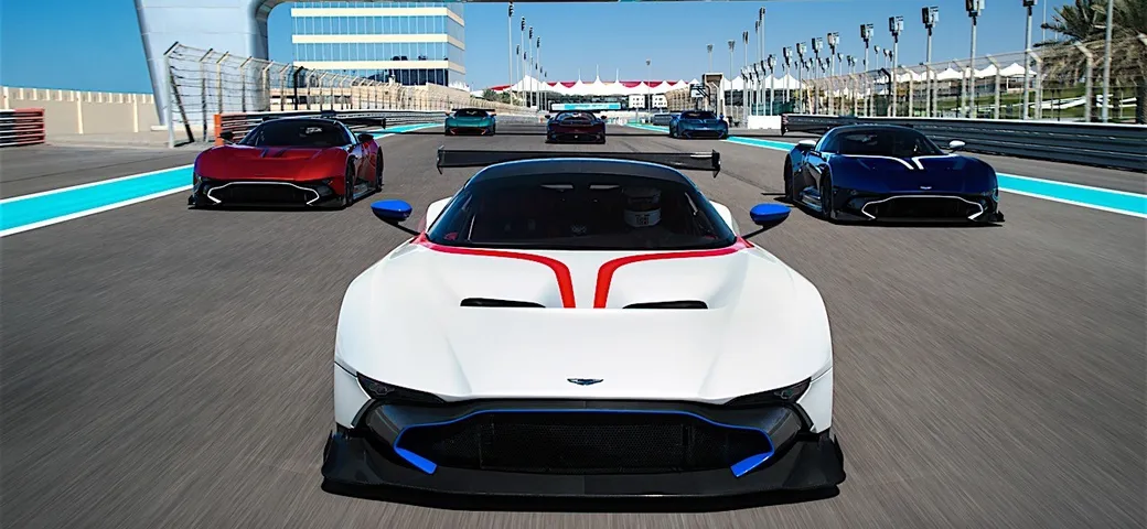 Aston Martin Vulcan: in pista ad Abu Dhabi