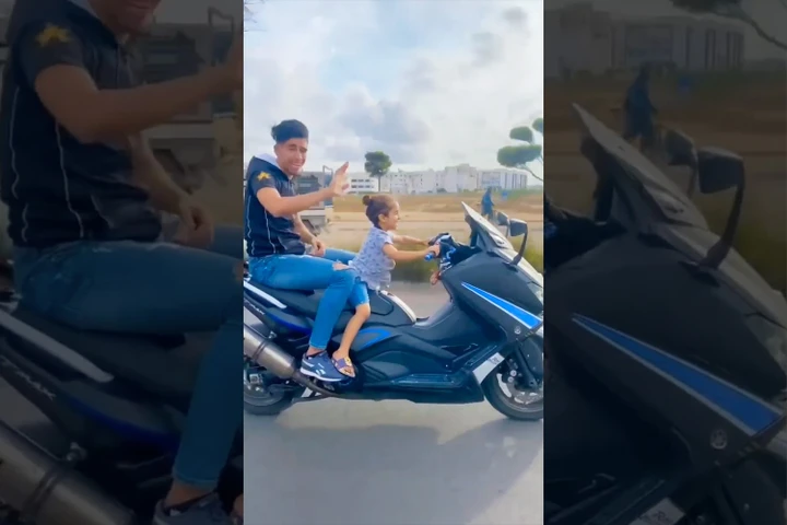 bambino-guida-scooterone-yamaha-tmax-530