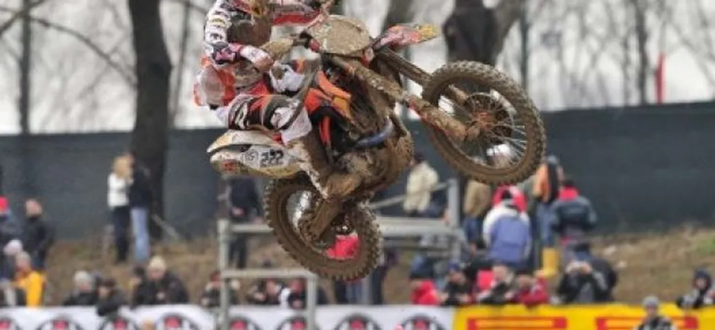 KTM e la 350 SX-F: un buon inizio con Cairoli e il mono a leveraggio