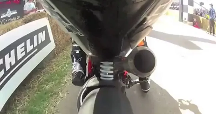 Jeremy McWilliams prova la KTM 1290 Super Duke R