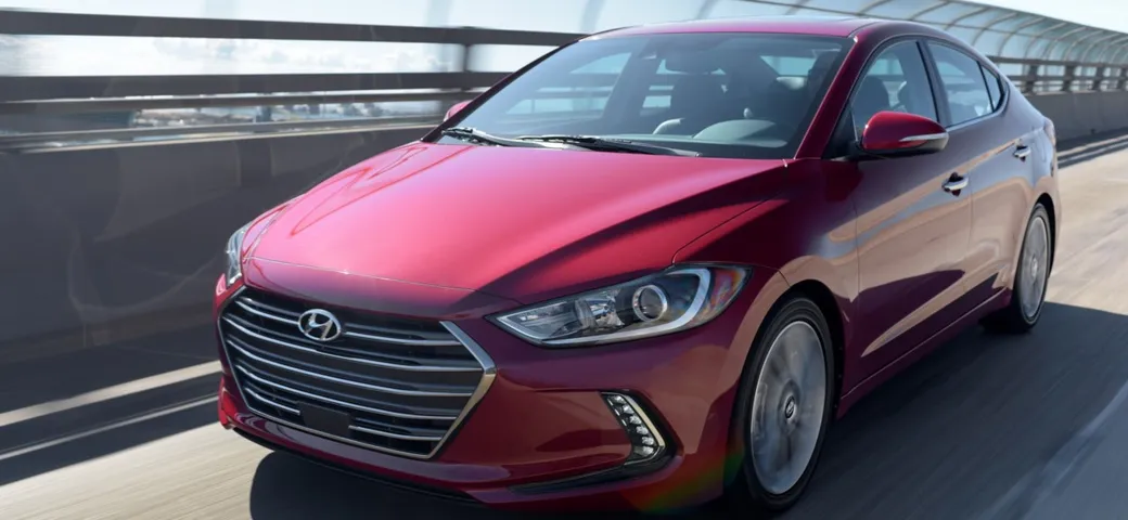 Hyundai Elantra 2016: foto e caratteristiche
