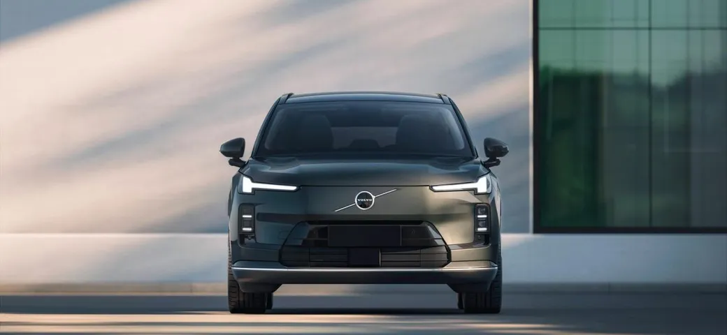 Volvo XC70, l’ibrido plug-in da stradisti: da 1200 km di autonomia