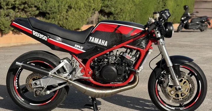 Yamaha RD350 YPVS, la “Vedova Nera” in carbonio pesa 140 kg