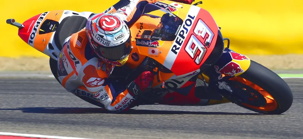 MotoGP Aragon: Marquez-show, pole numero 6! Dovizioso apre la seconda fila e Rossi la… chiude