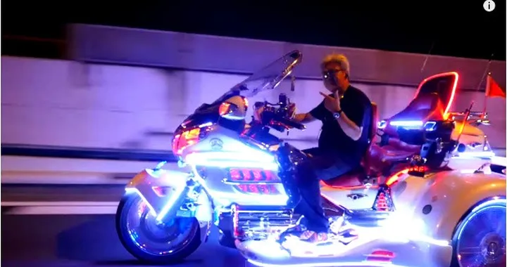 A Tokyo la nuova moda sono i Trike al LED [Video]